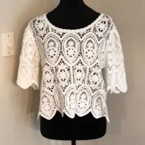Solitaire:  NWT Elegant White crochet short sleeve  Women's  sweater  size s